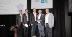 Entreprise POS BAZIN reçoit le trophée des mains de l'agence de l'eau Seine-Normandie